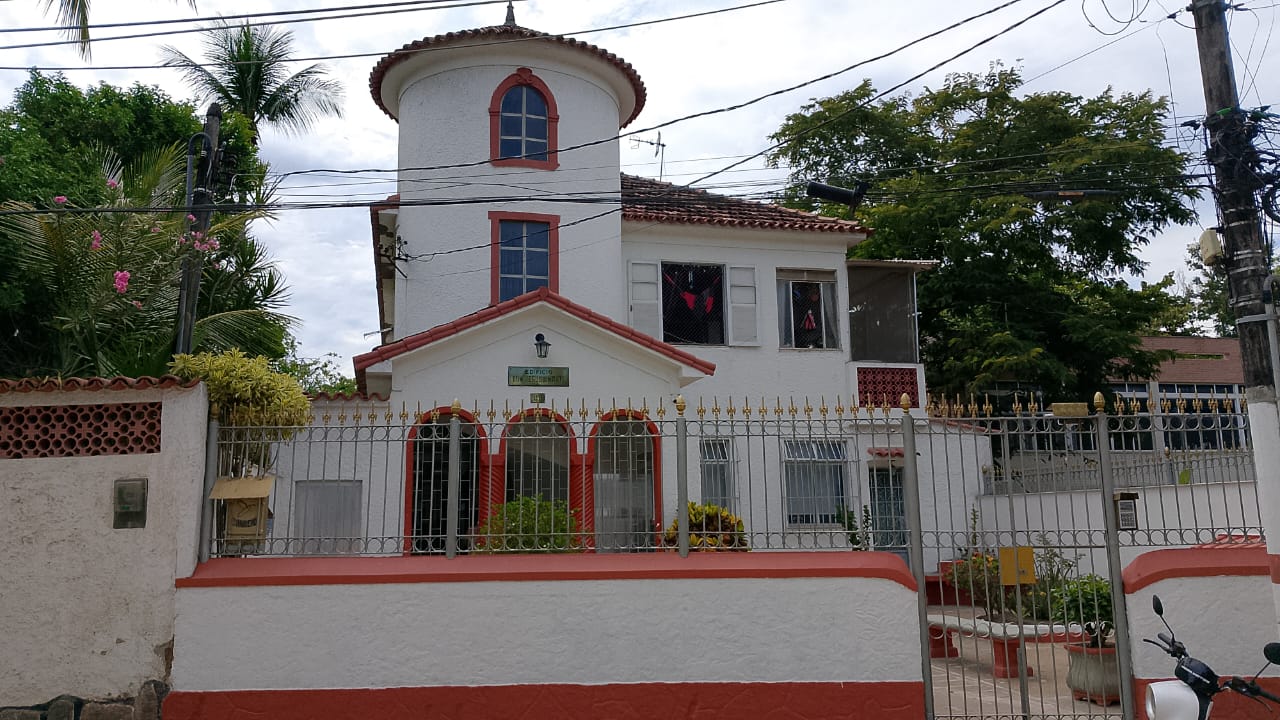 Lindo apartamento em condomínio fechado em Paquetá
