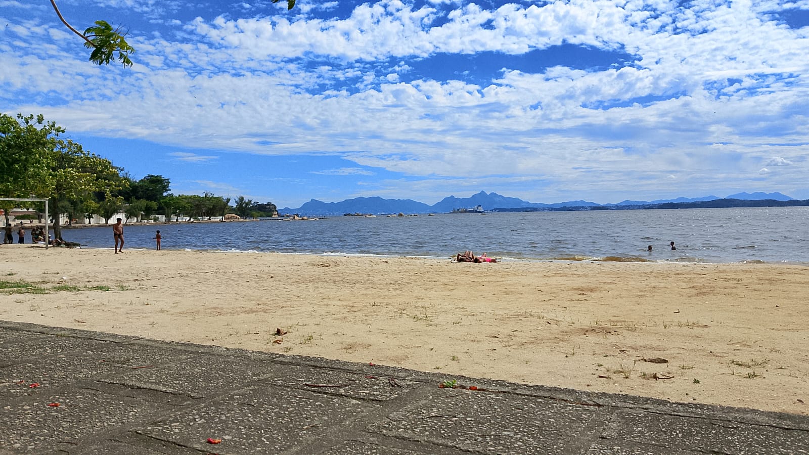 Lindo apartamento em condomínio fechado em Paquetá
