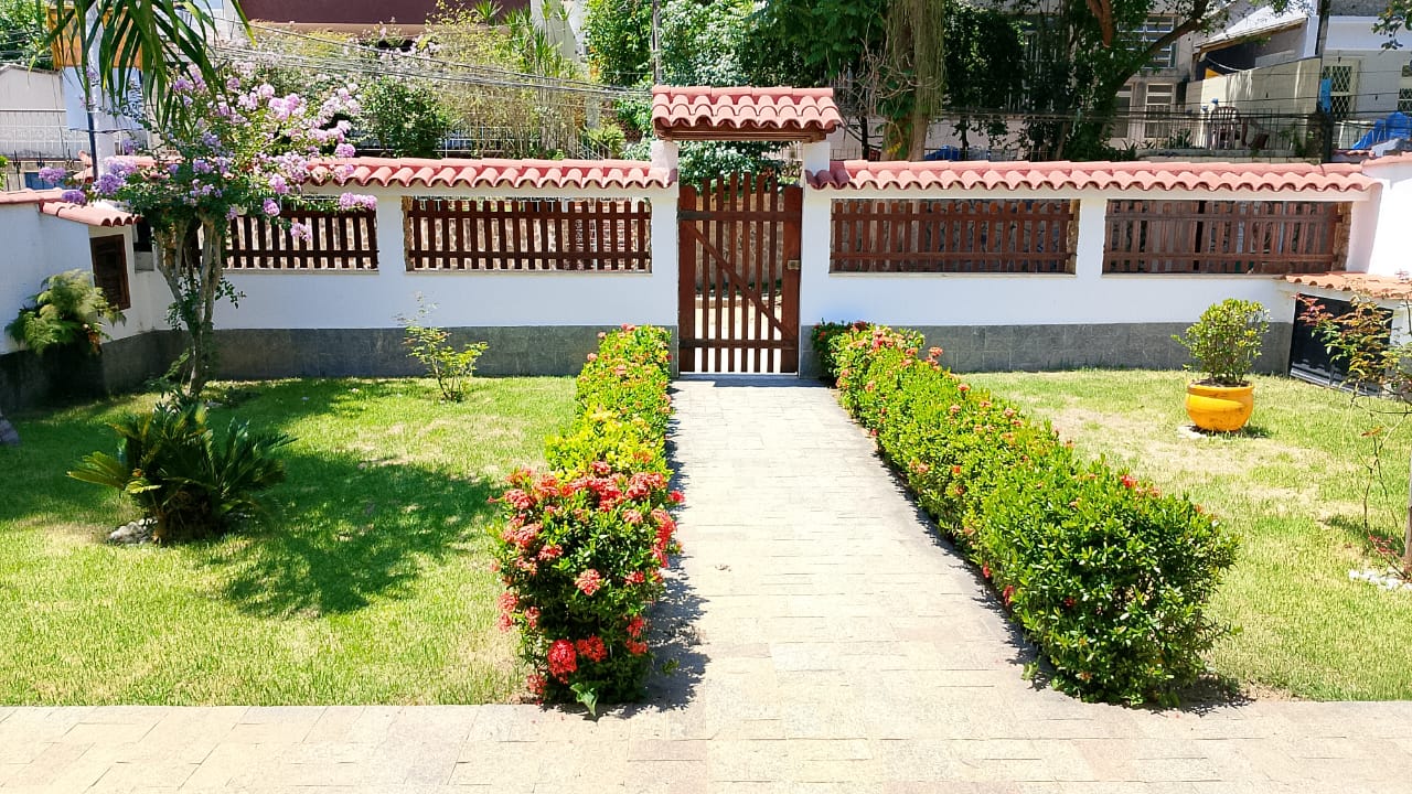 Linda casa com piscina – Porteira Fechada (com exclusão de alguns itens) Linda casa com piscina – Porteira Fechada (com exclusão de alguns itens)